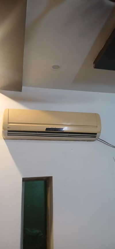 plasma plus 1.5 ton , good condition ac