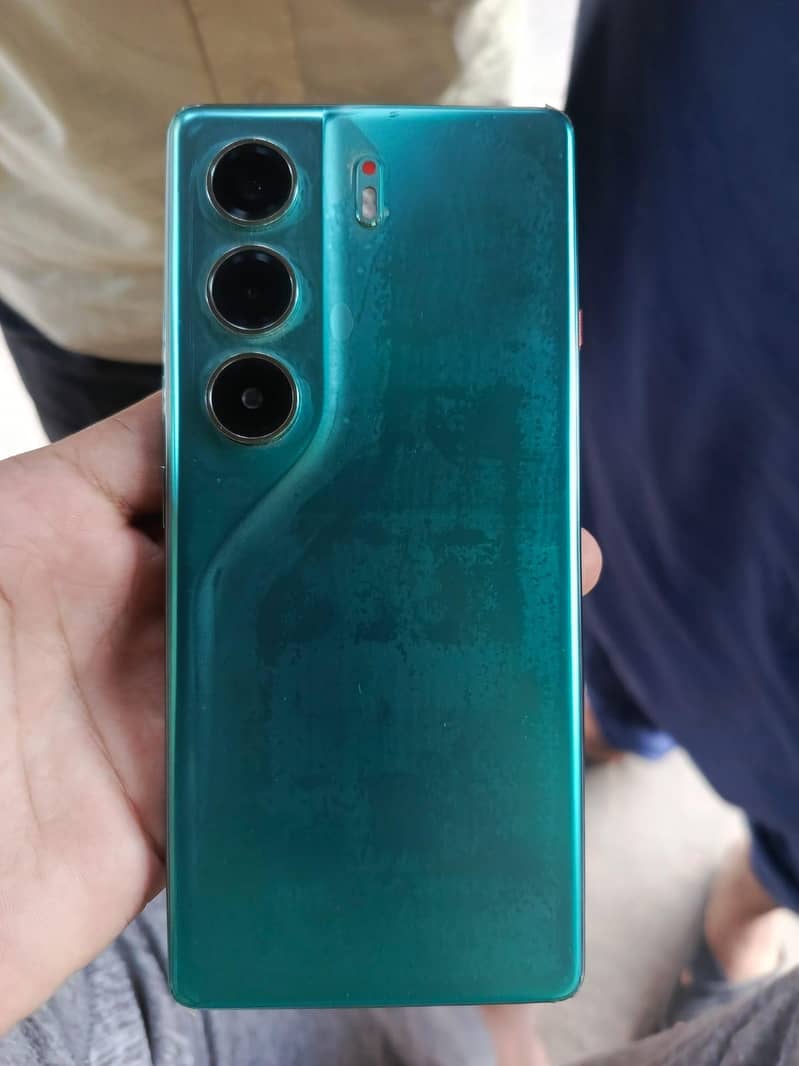 Tecno CAMON 40 1
