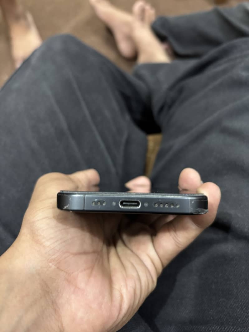 iPhone 15 pro 4
