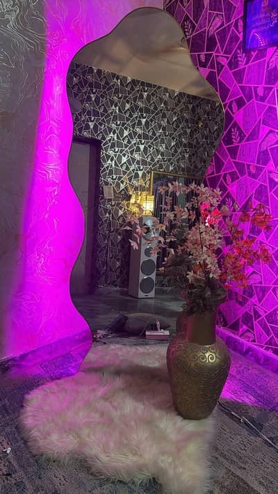 Complete Aesthetic Room Decor Set - LED Mirror, Fur Rug & Golden Vase