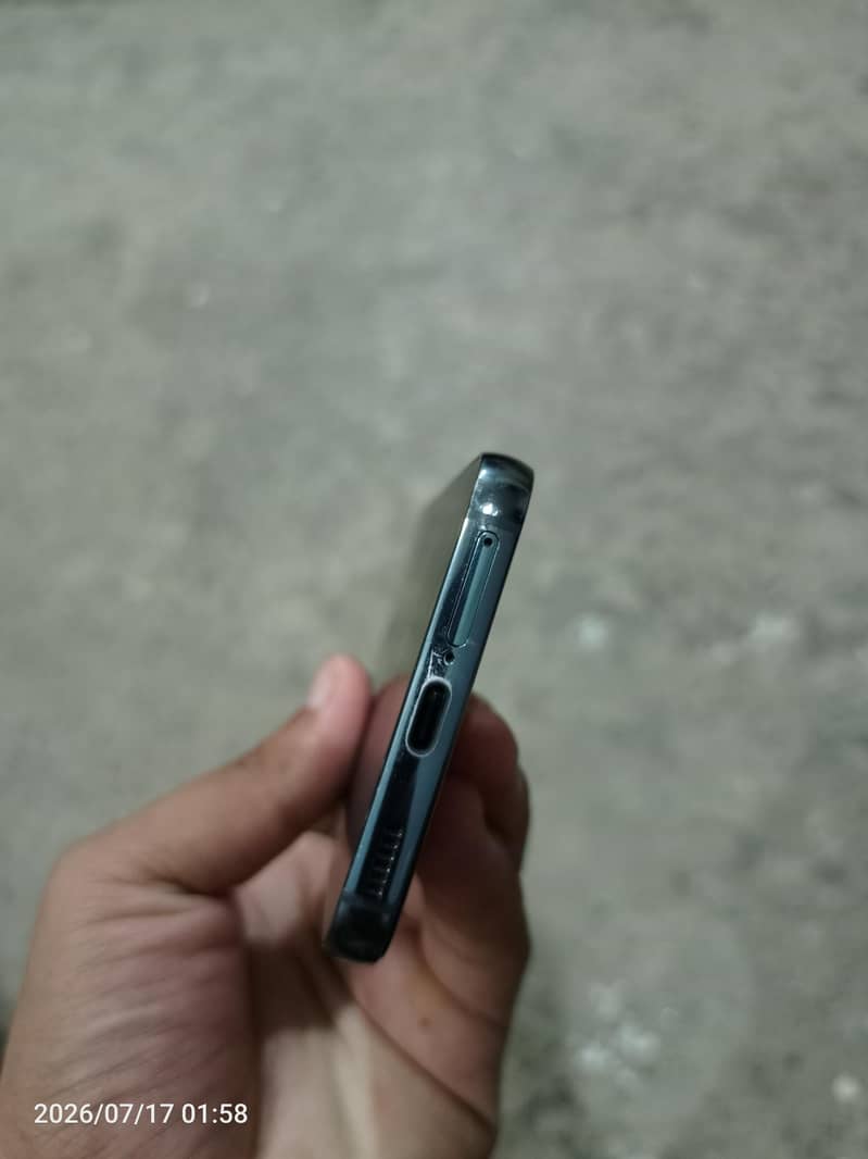Samsung Mobile S22 5g 7