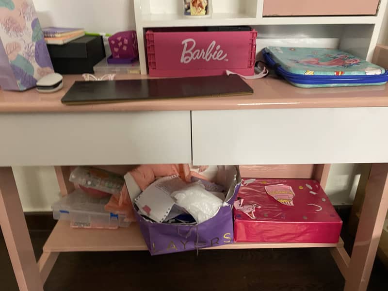 girl study table 1