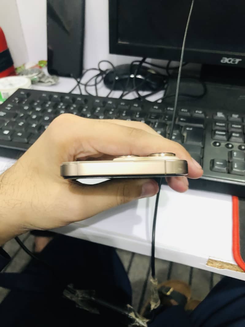 Apple iPhone 16 Pro jv 2