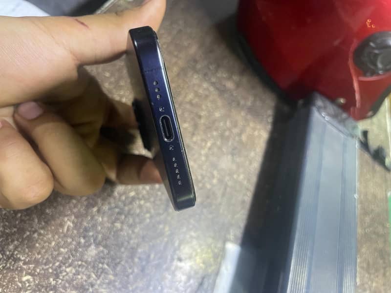 Apple iPhone 15 Pro 4
