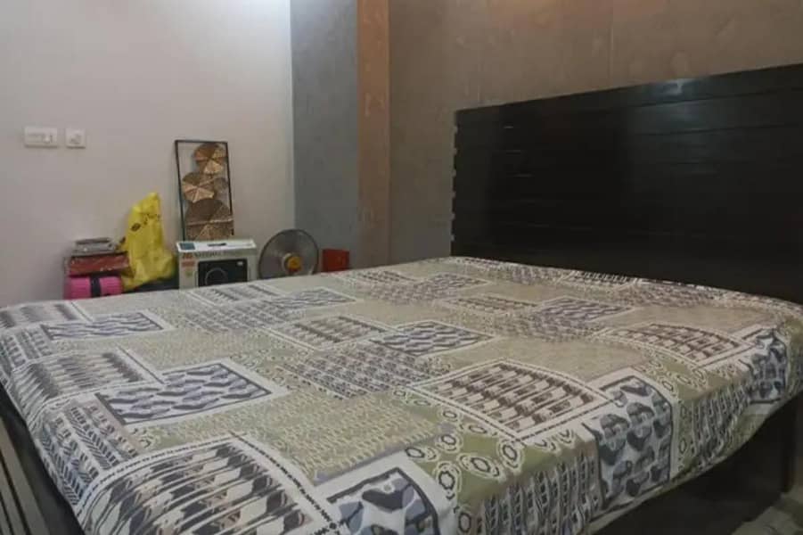 Queen Bed (with one side table) 1