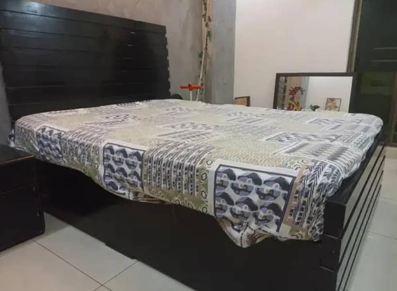 Queen Bed (with one side table) 2