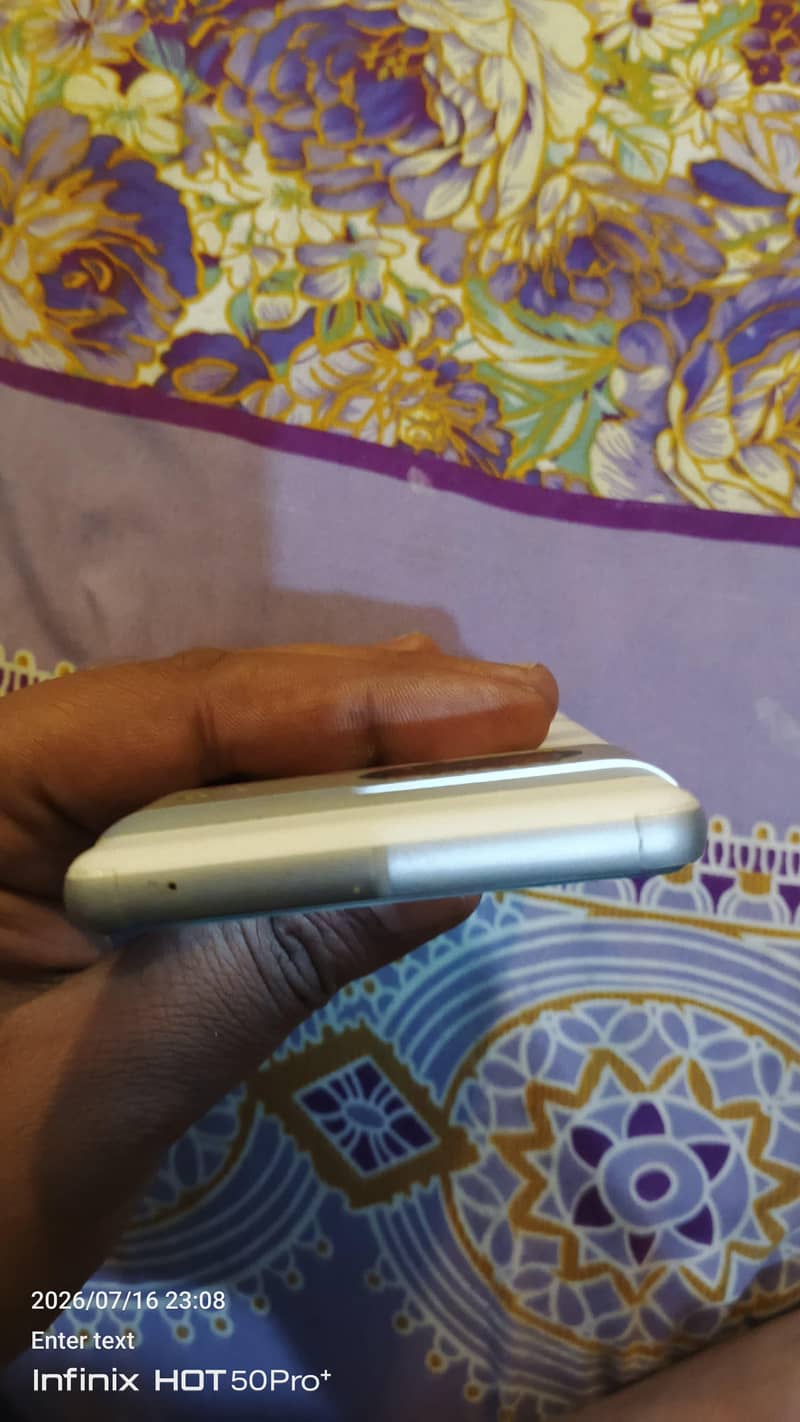 Google Pixel 7 4