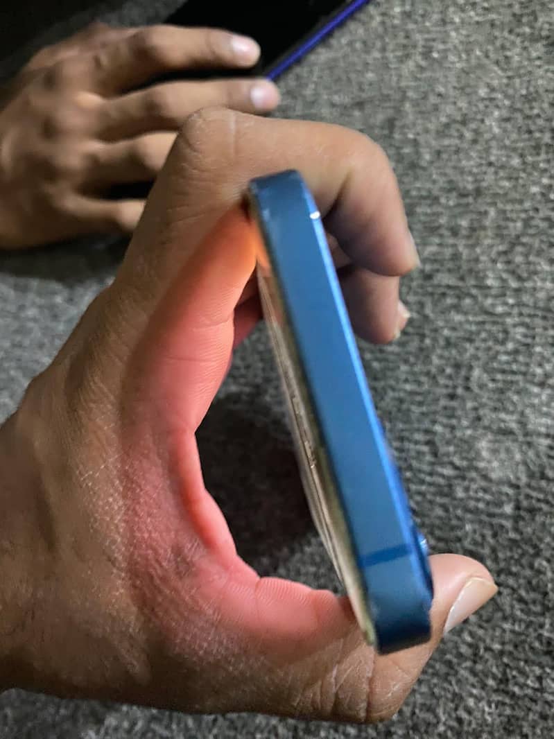Apple iPhone 13 2