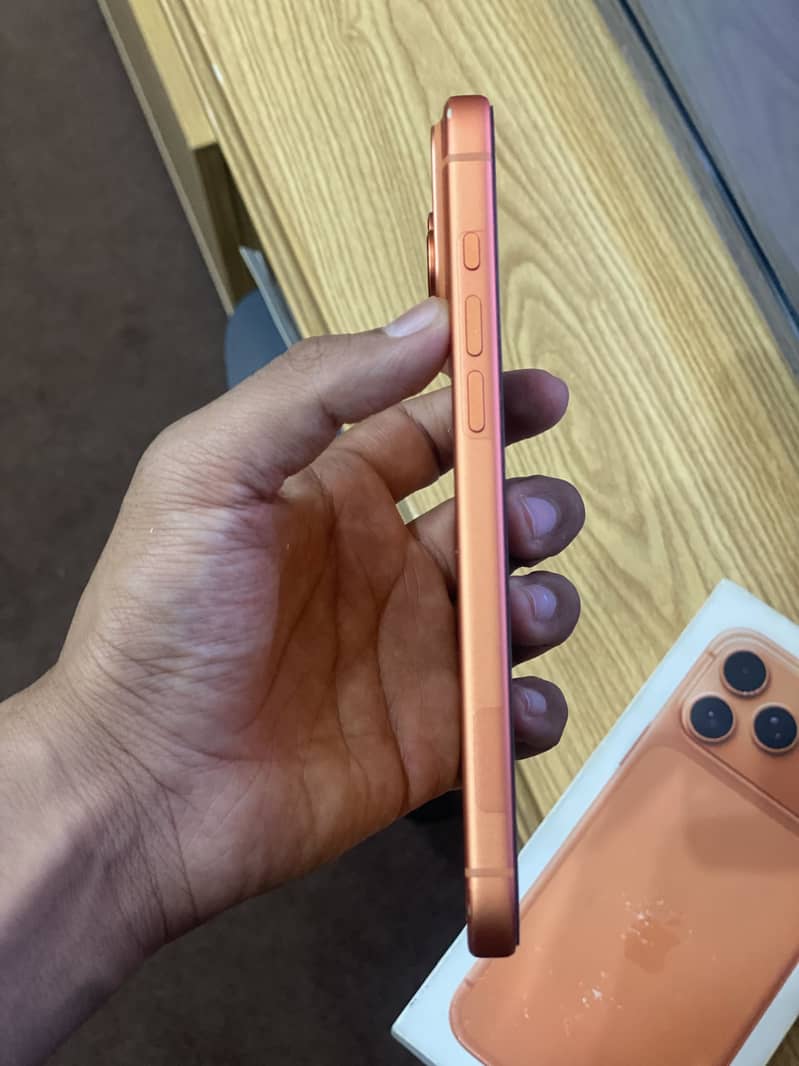 Apple iPhone 17 Pro Max 5