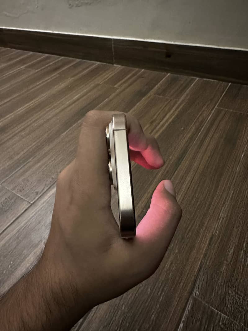 iphone 16 pro 2