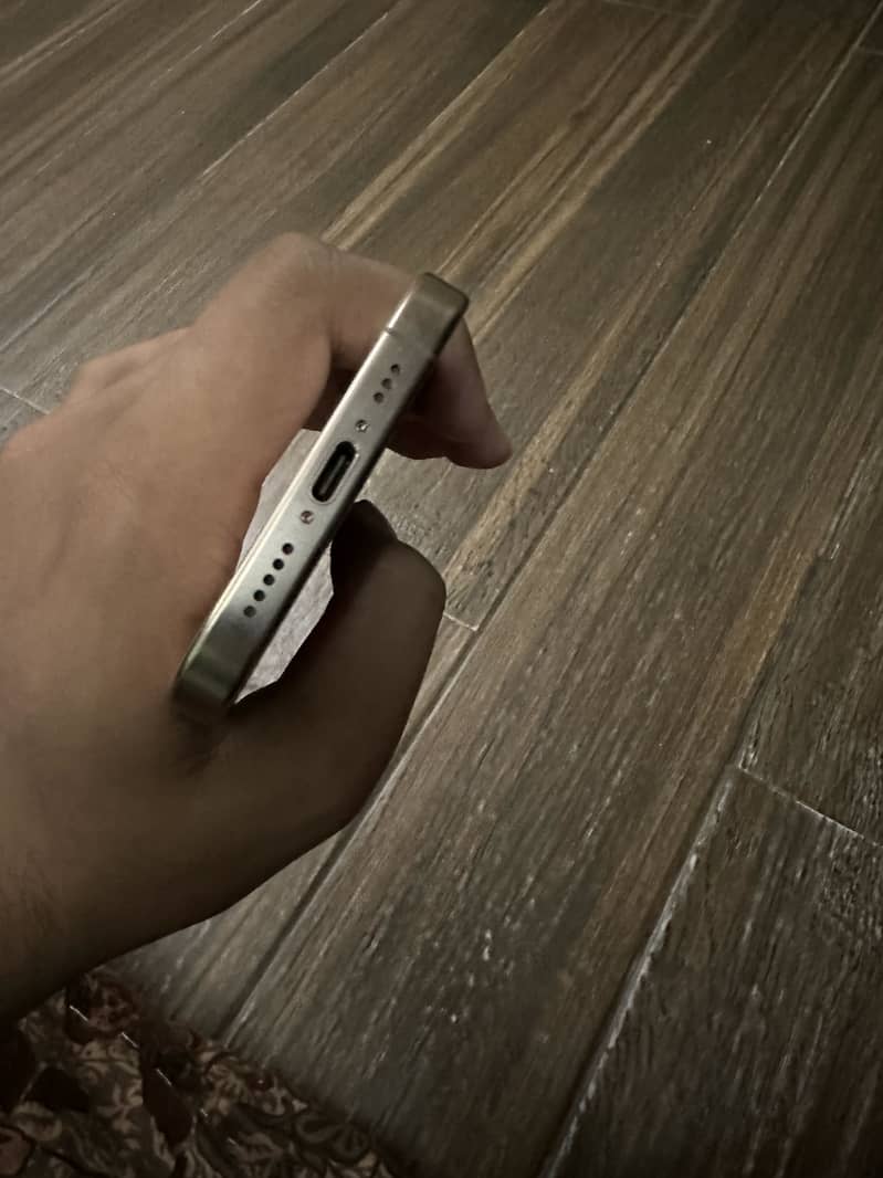 iphone 16 pro 4