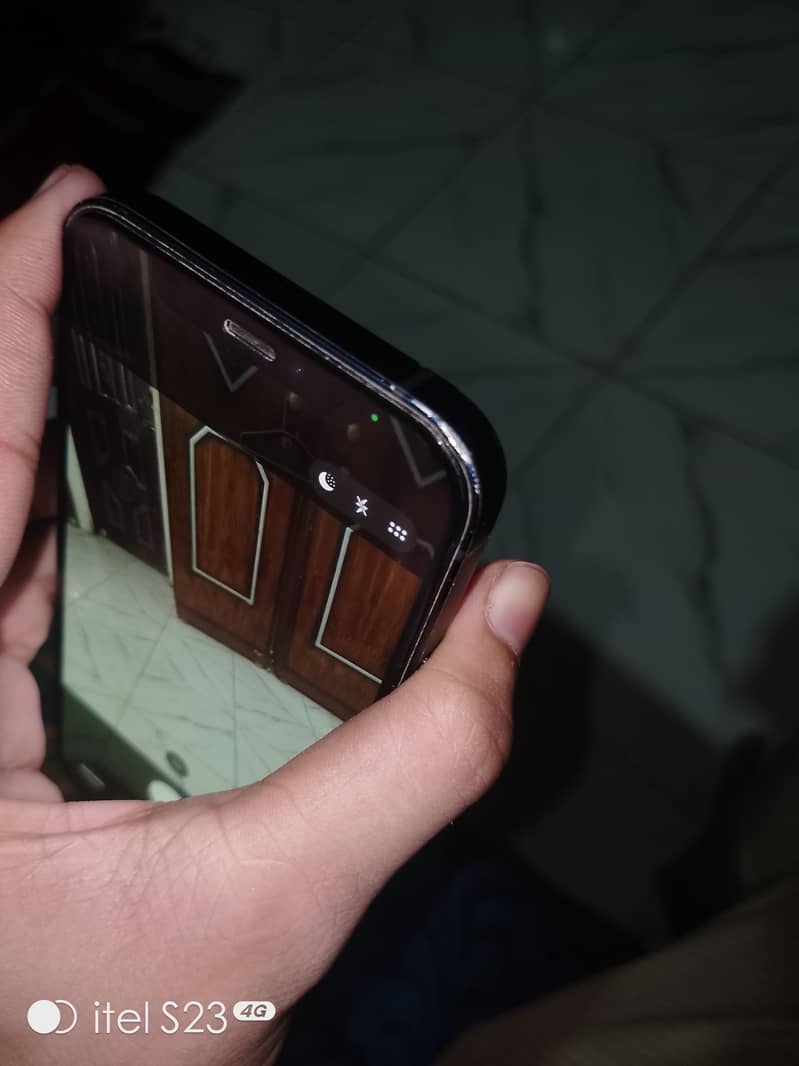 Apple iPhone 12 4
