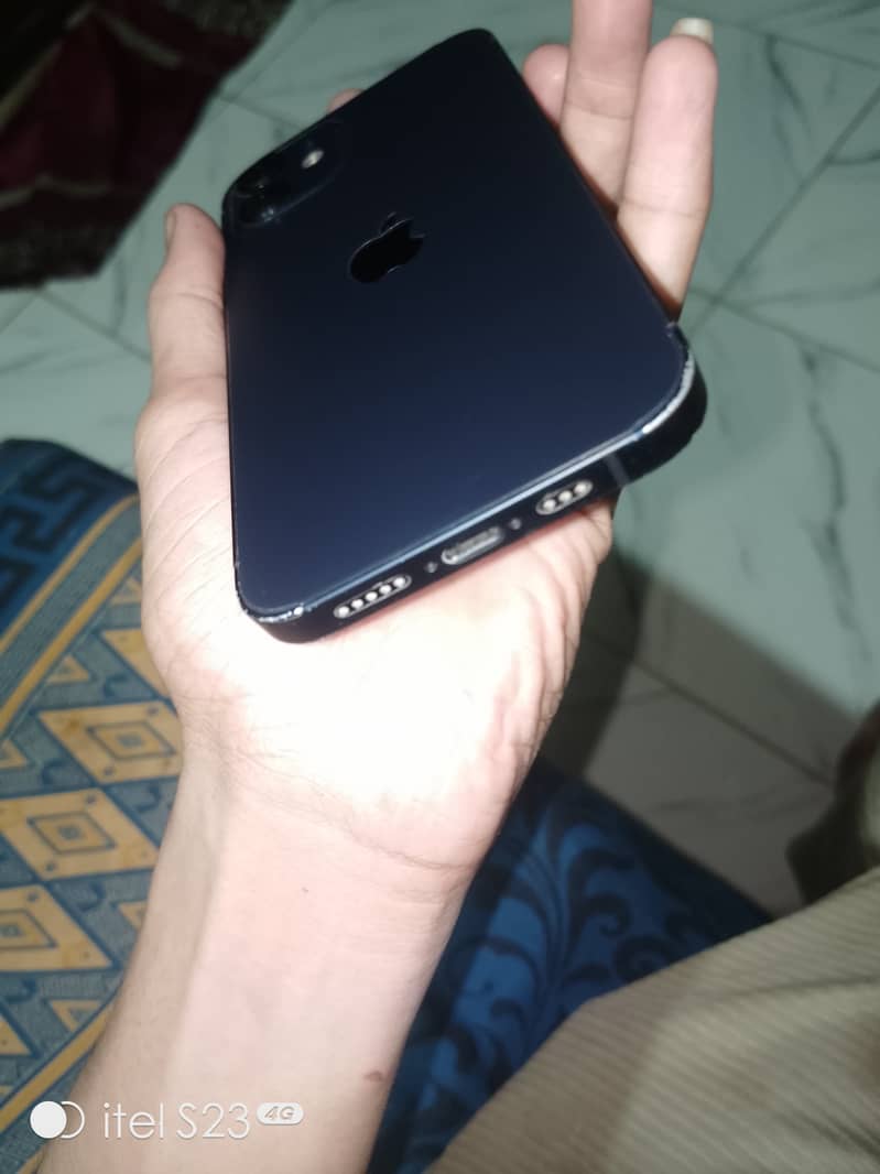 Apple iPhone 12 6