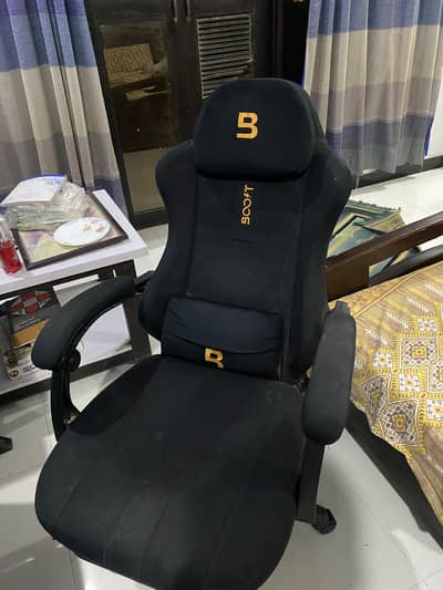 Boost reclining gaming chair with footrest and hydraulic.