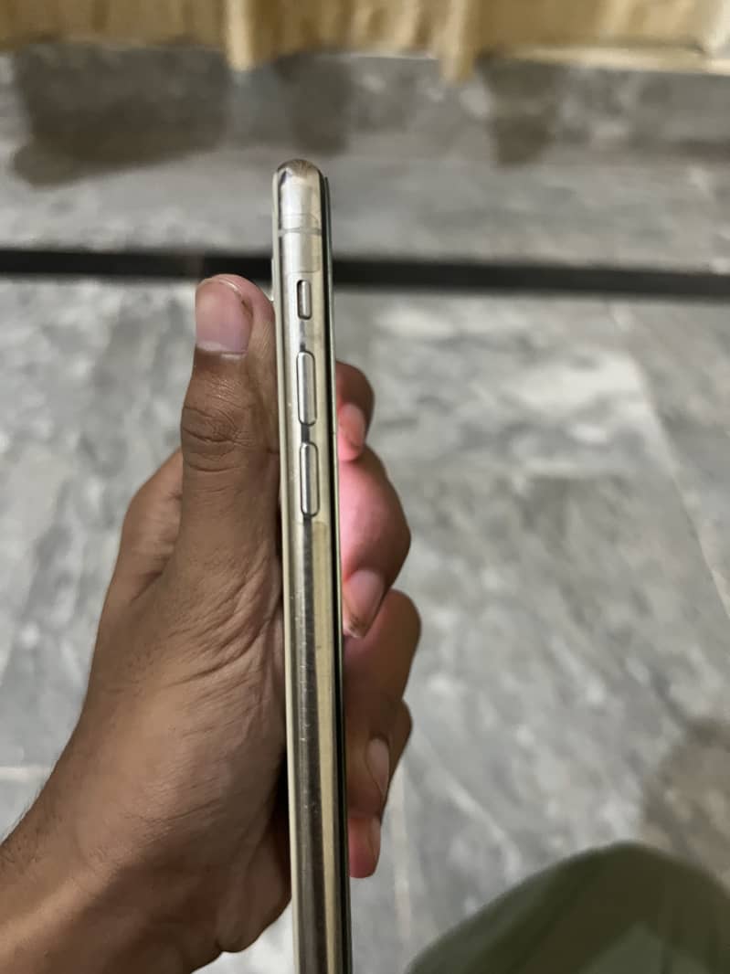 Apple iPhone 11 Pro 2