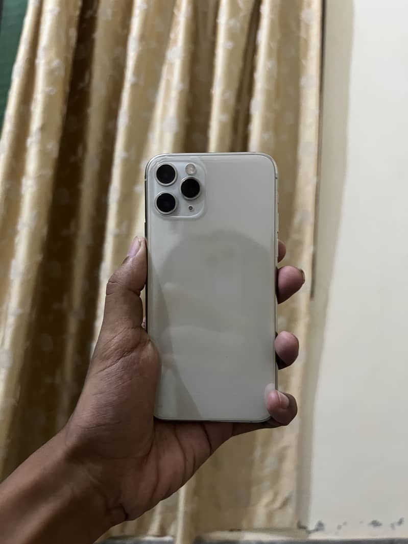 Apple iPhone 11 Pro 4