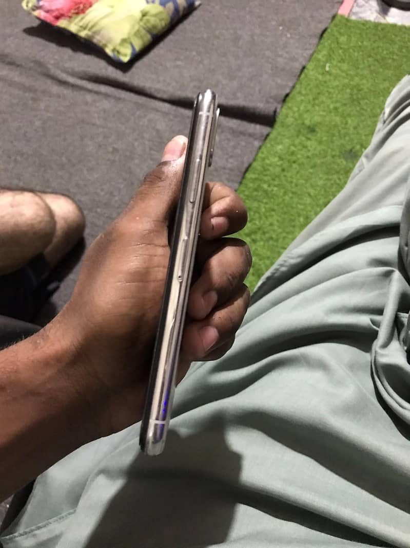 Apple iPhone X 5