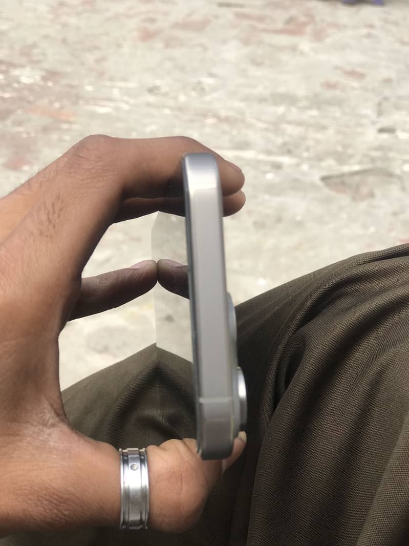 Apple iPhone 15 Pro Max 3
