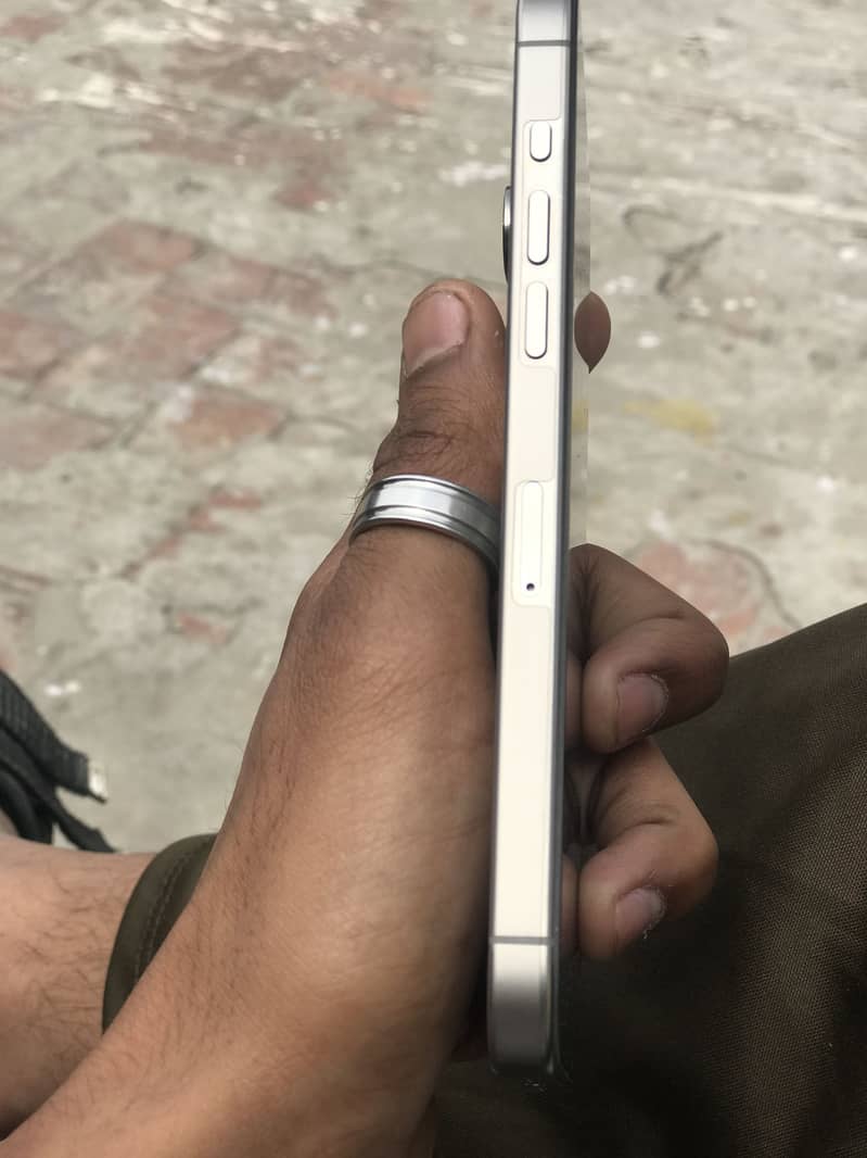 Apple iPhone 15 Pro Max 5