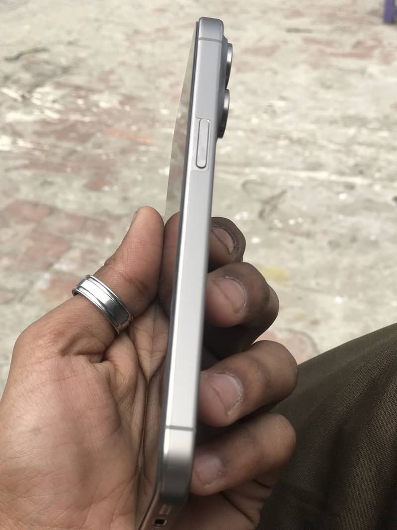 Apple iPhone 15 Pro Max 6