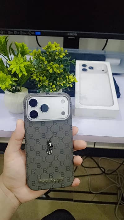 I phone 17 pro max LLA Factory unlocked 256gb non pta Silver Titanium