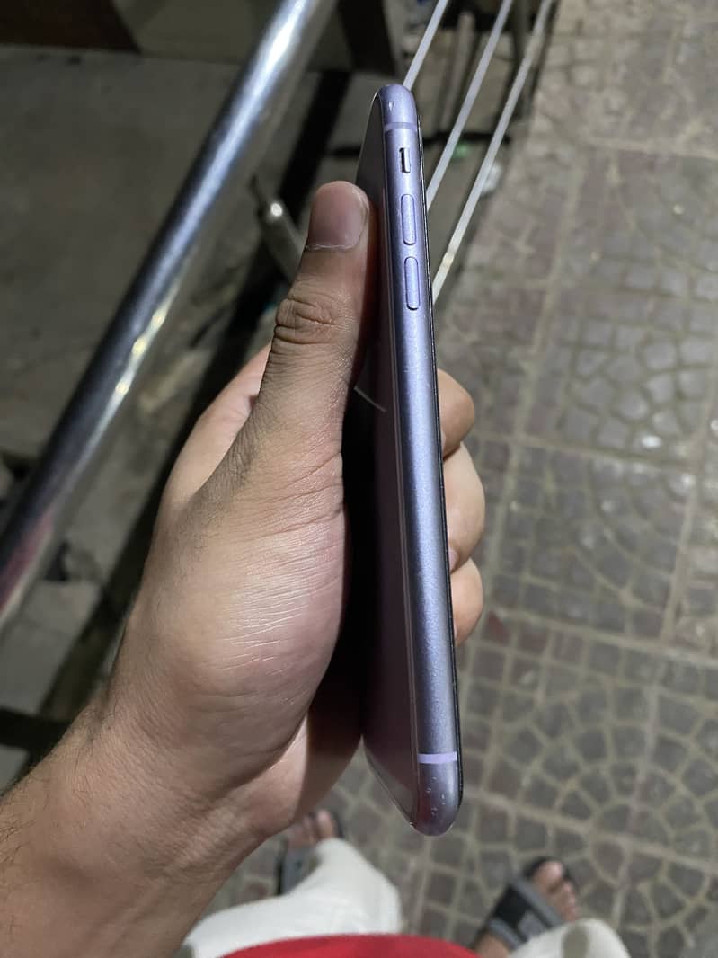Apple iPhone 11 3