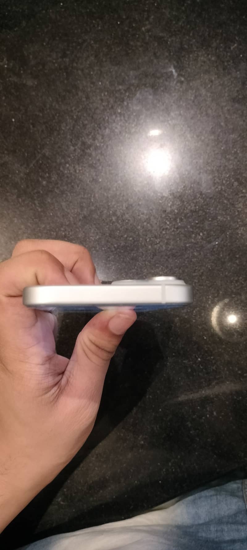 iPhone 15 3