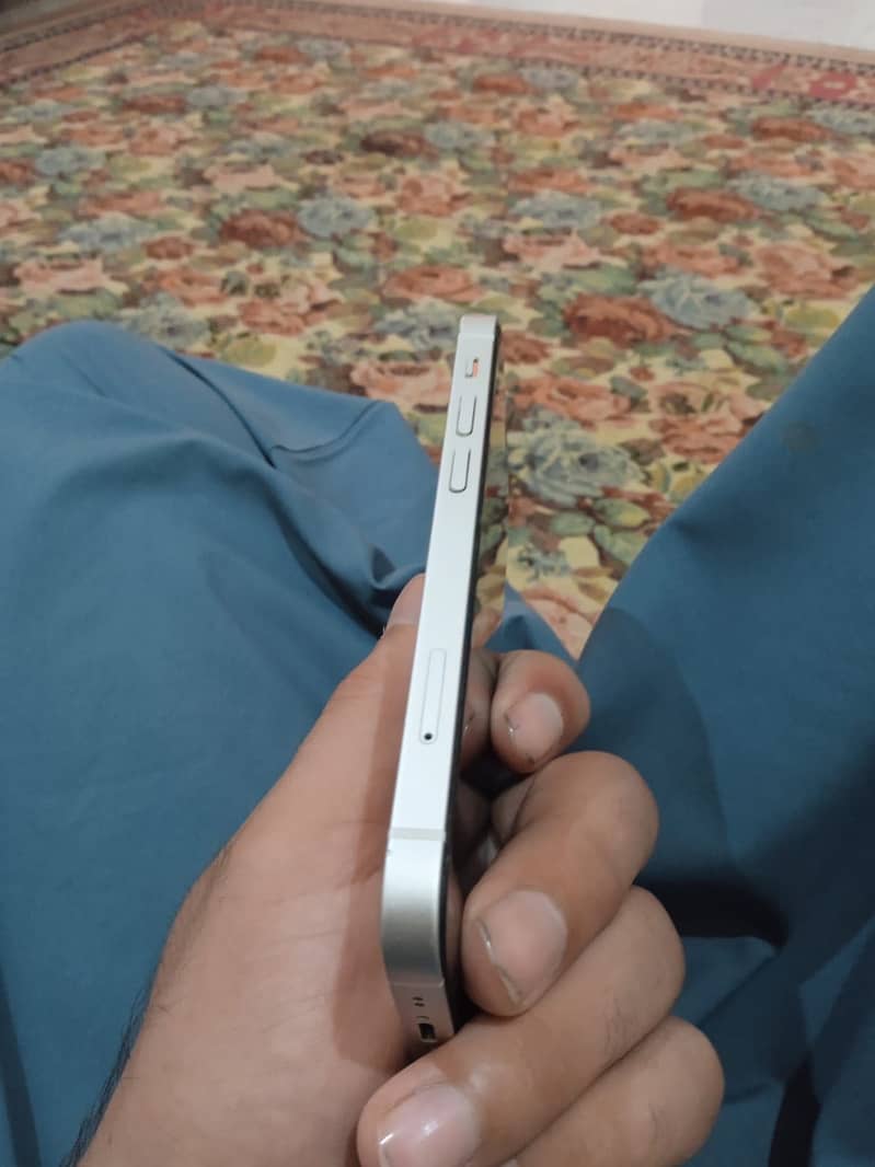 Iphone 12 mini 4