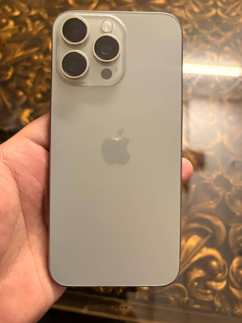 Apple iPhone 15 Pro Max 0