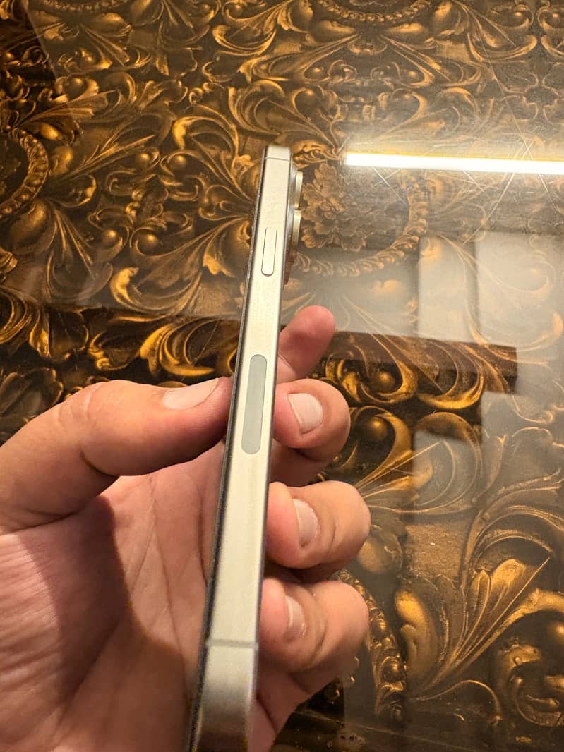 Apple iPhone 15 Pro Max 9
