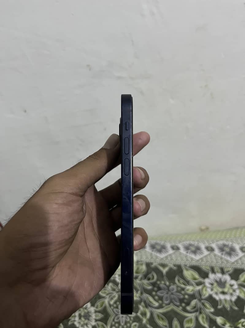 Apple iPhone 12 2
