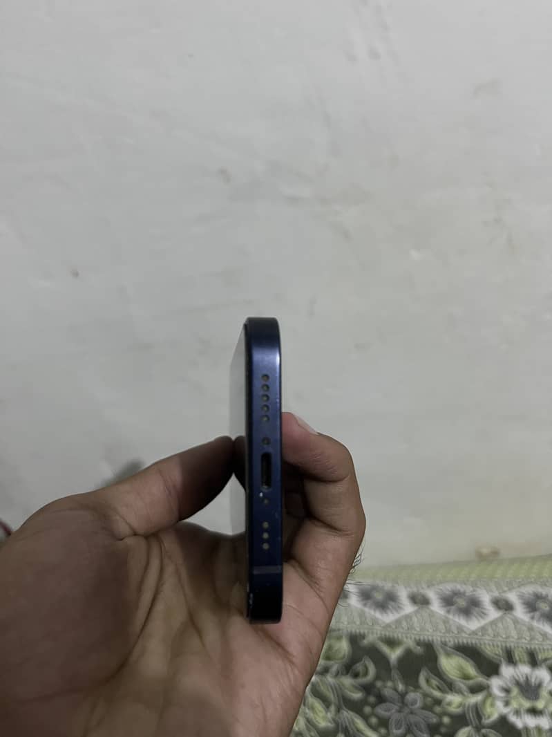 Apple iPhone 12 3