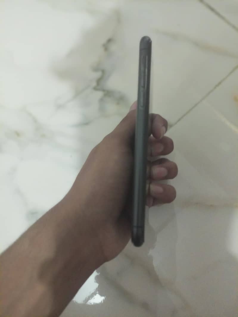 Apple iPhone X 4