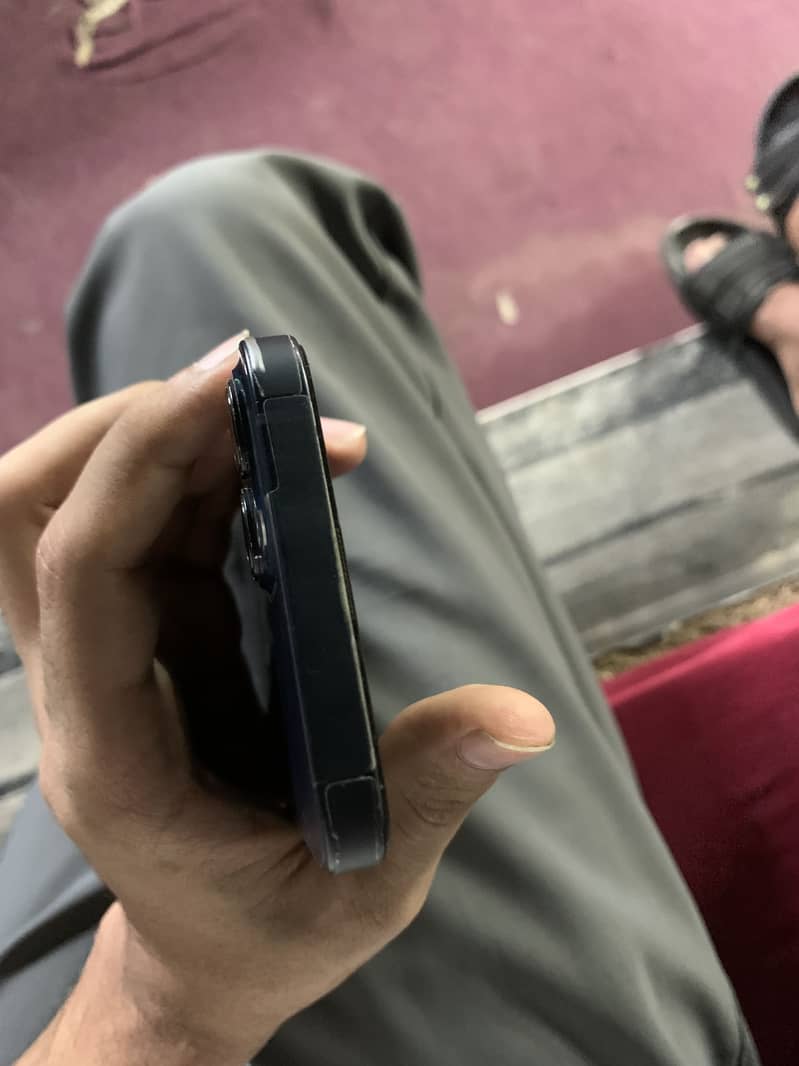 Apple iPhone 13 4