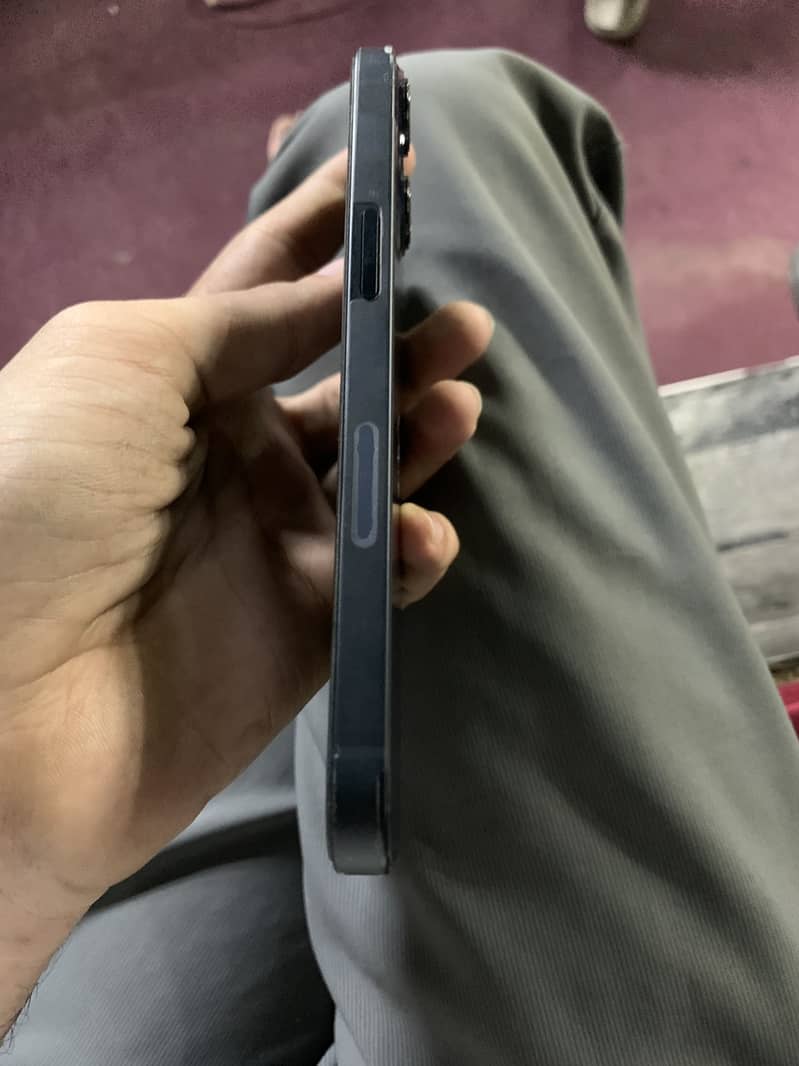 Apple iPhone 13 6