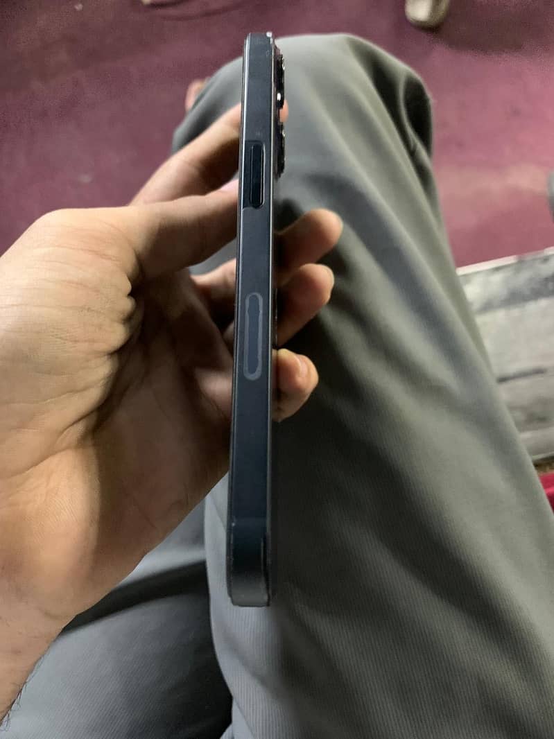 Apple iPhone 13 2