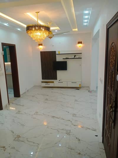 Luxurious Facing Park 5 Marla House is Available for Rent