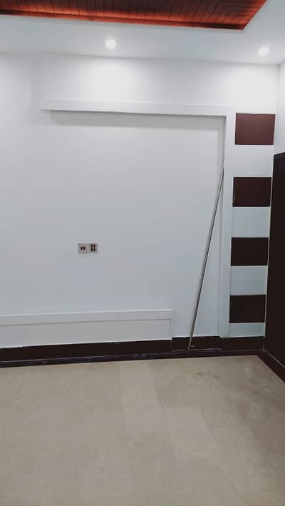 With Gas 10 Marla Lower Portion Is For Rent