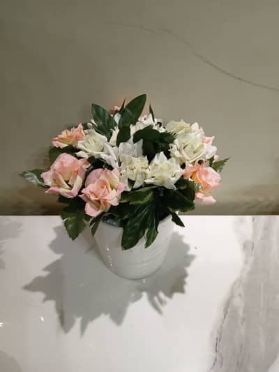 Artificial flower pot