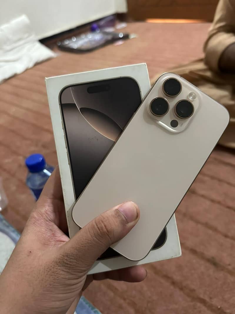Apple iPhone 16 Pro 0