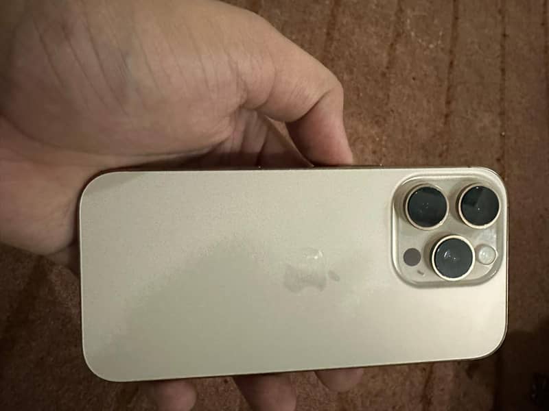 Apple iPhone 16 Pro 1
