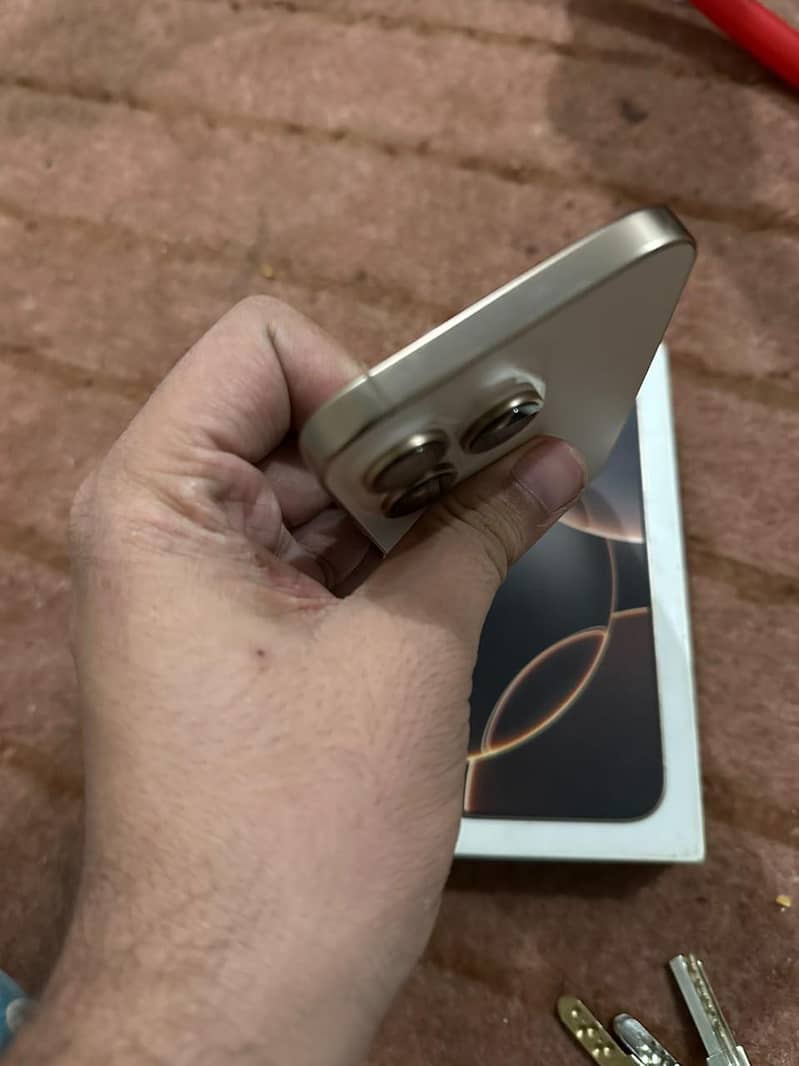 Apple iPhone 16 Pro 2