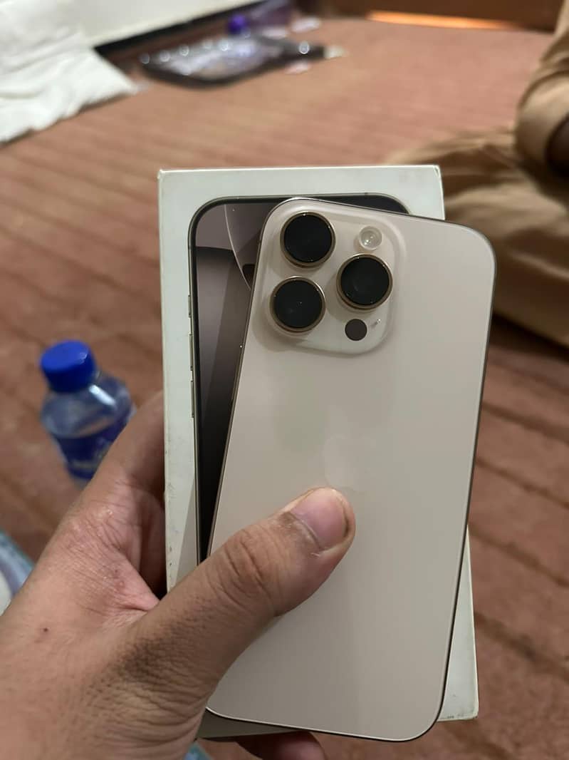 Apple iPhone 16 Pro 4
