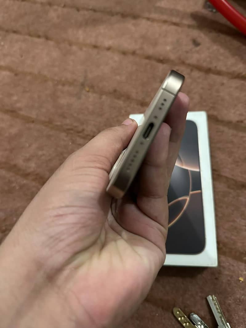 Apple iPhone 16 Pro 6