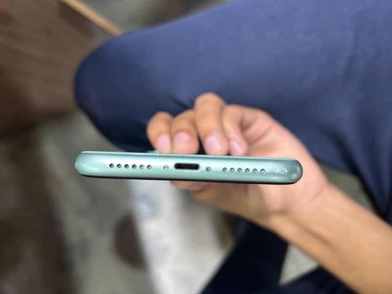 Apple iPhone 11 8