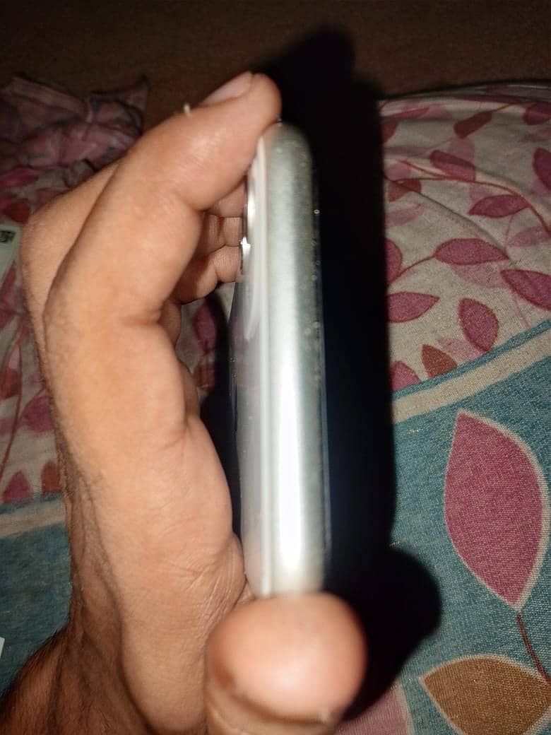 Apple iPhone 11 3