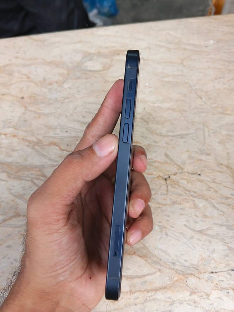 IPHONE 12 4