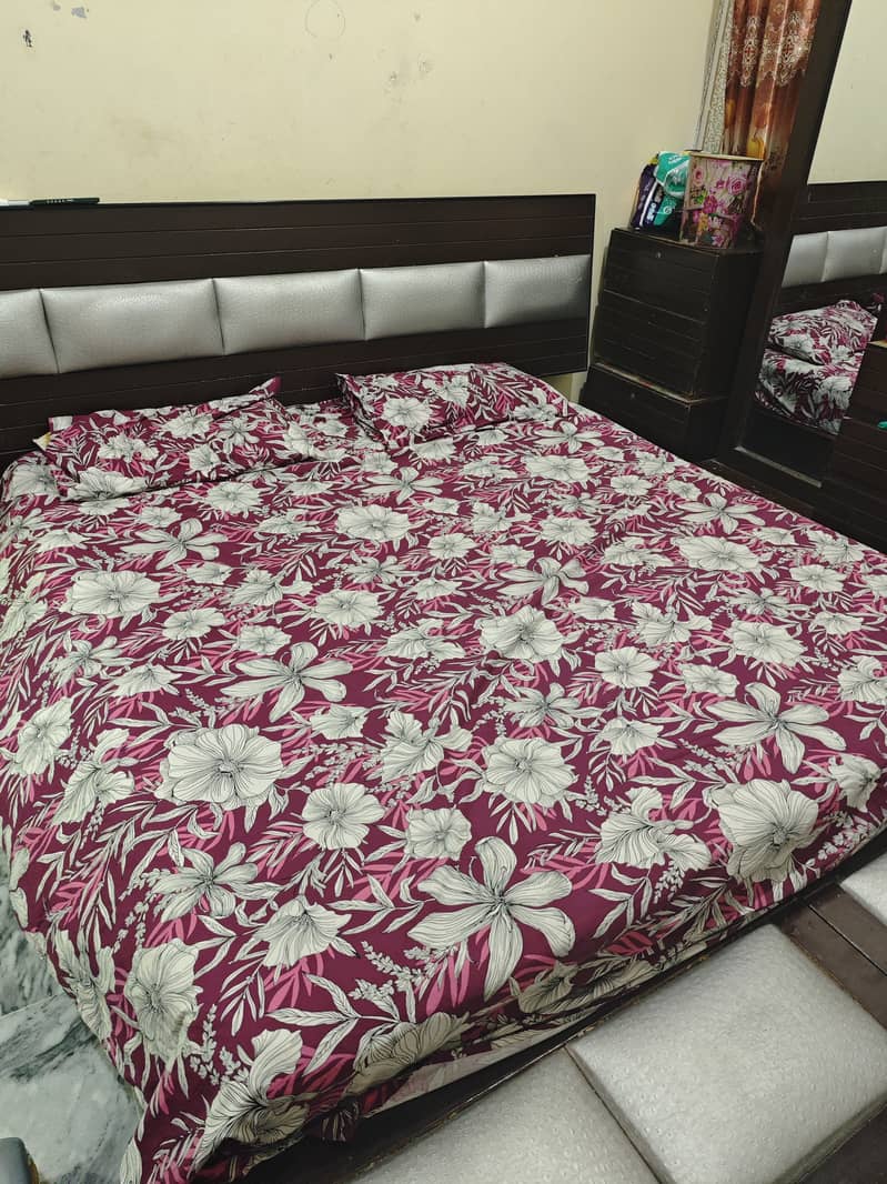 Double bed 0