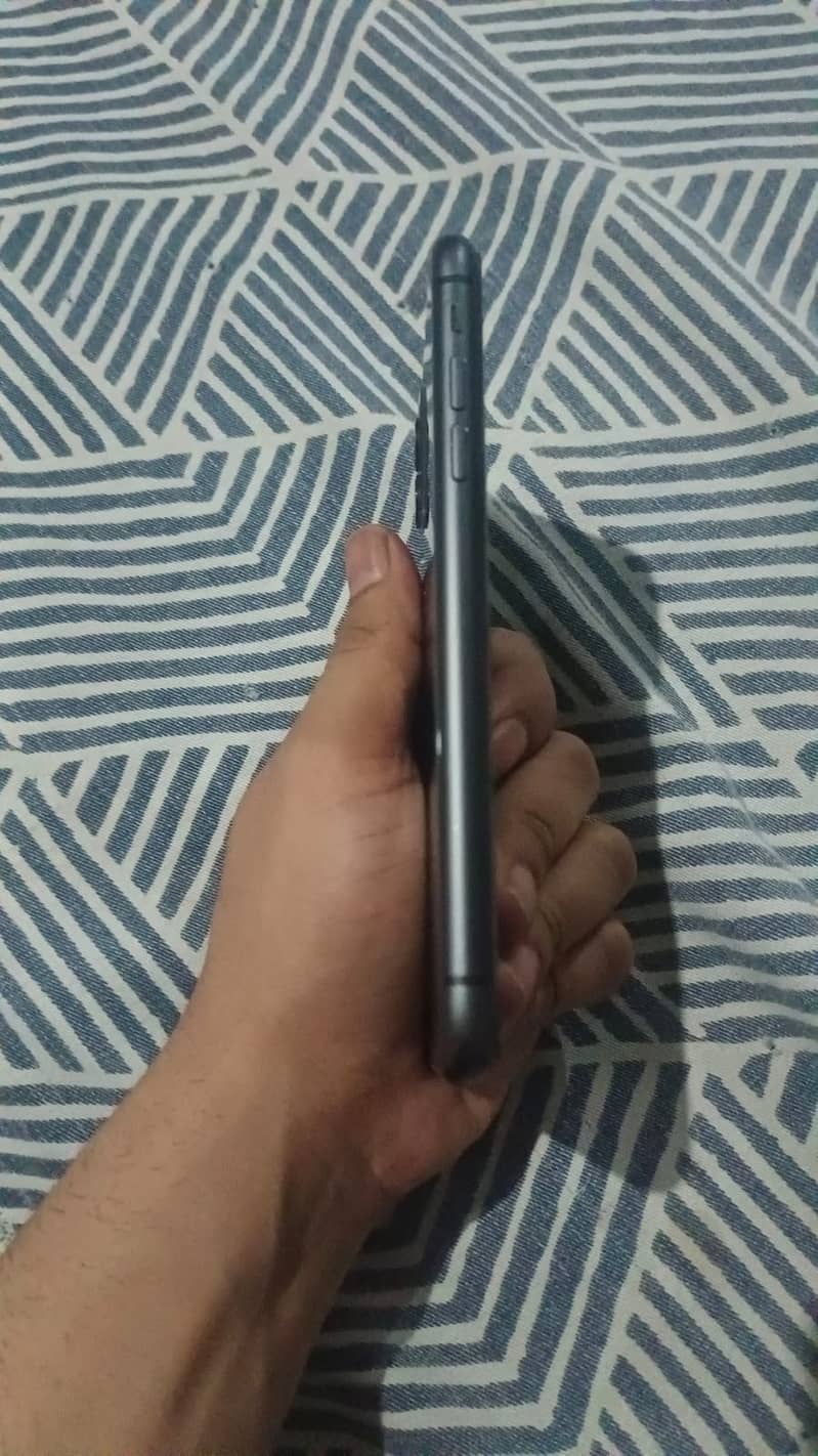 Apple iPhone 11 0