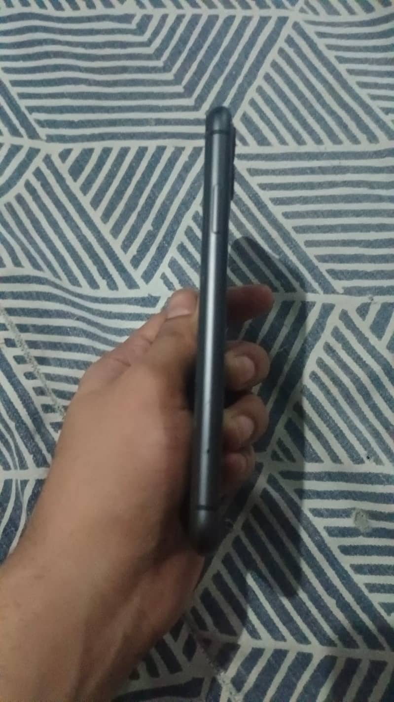 Apple iPhone 11 3